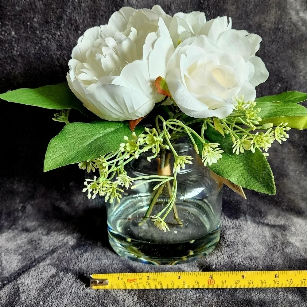 NWT spring summer white hydrangea & rose floral arrangement with glass vase, 9